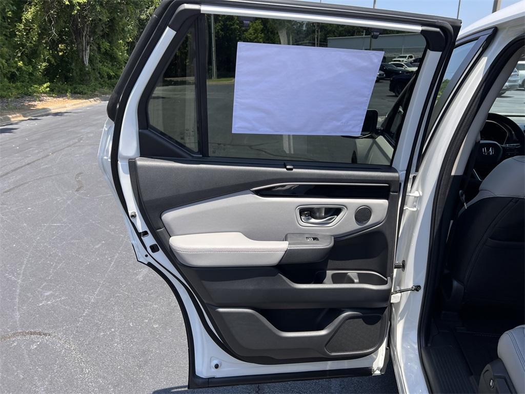 new 2025 Honda Pilot car, priced at $41,405