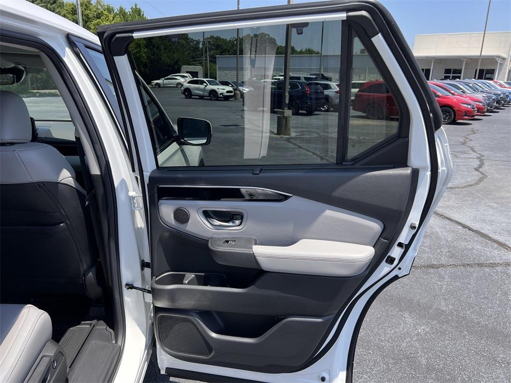 new 2025 Honda Pilot car, priced at $41,405