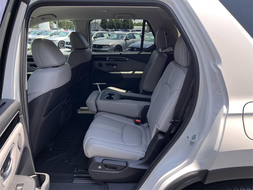 new 2025 Honda Pilot car, priced at $41,405
