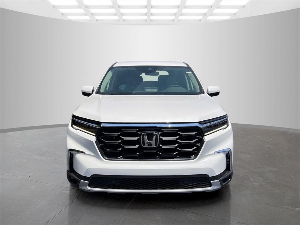 new 2025 Honda Pilot car, priced at $41,405