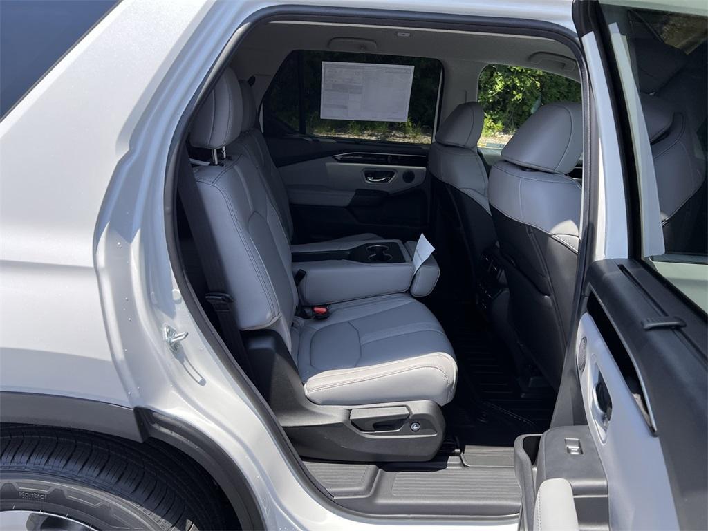 new 2025 Honda Pilot car, priced at $41,405
