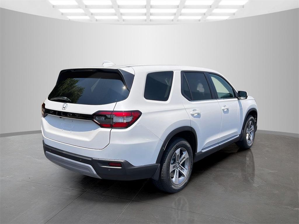 new 2025 Honda Pilot car, priced at $41,405