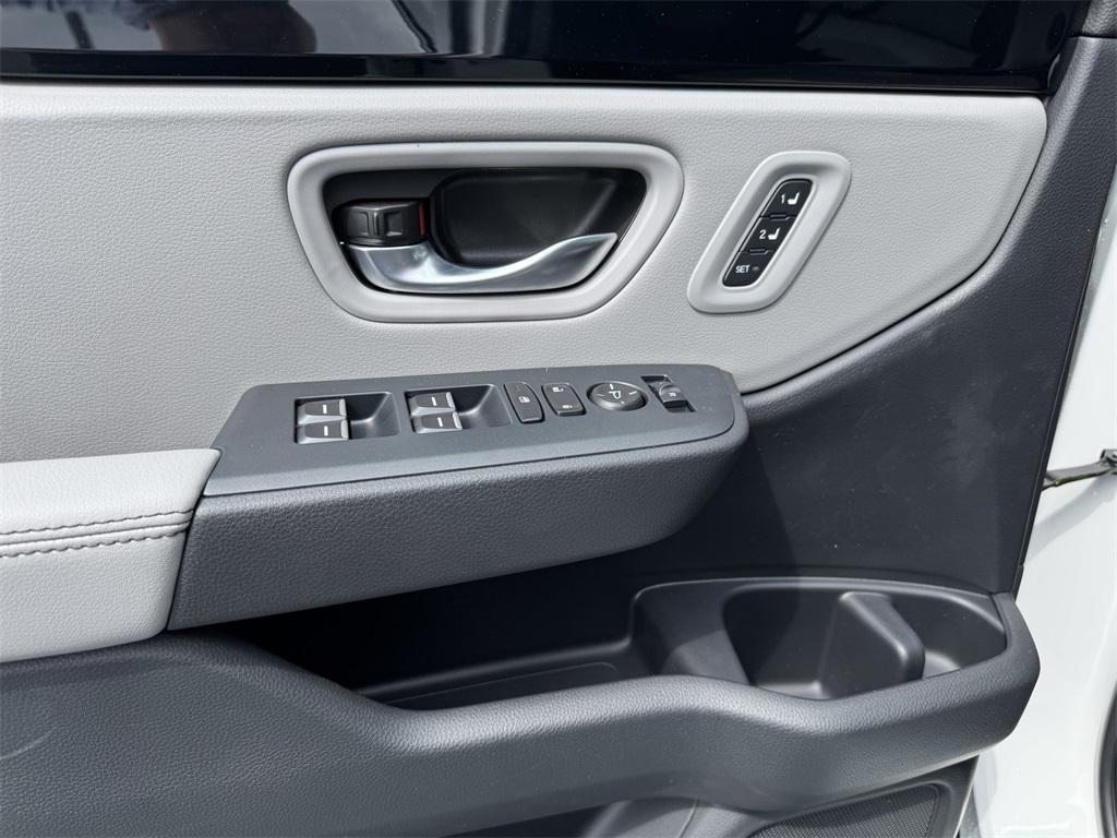 new 2025 Honda Pilot car, priced at $41,405