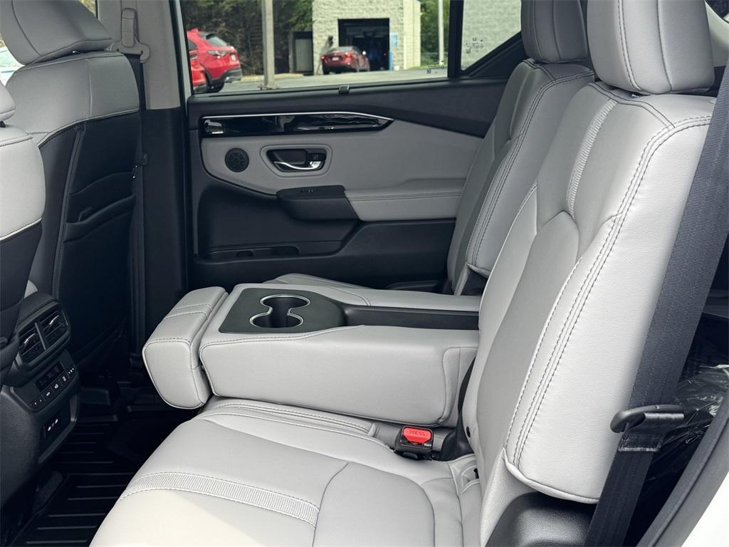 new 2025 Honda Pilot car, priced at $41,405