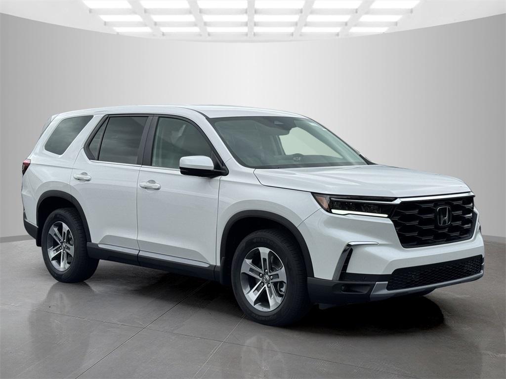 new 2025 Honda Pilot car, priced at $41,405