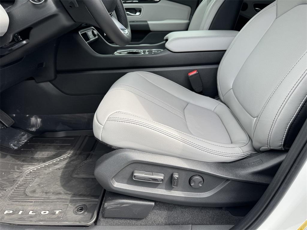 new 2025 Honda Pilot car, priced at $41,405