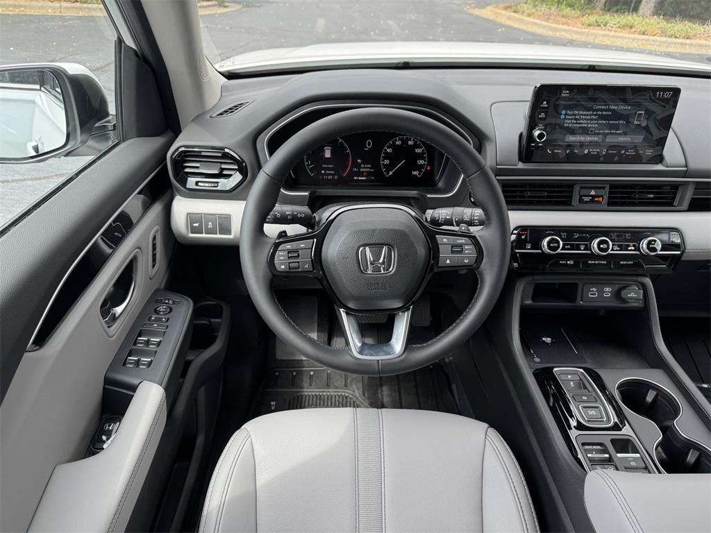 new 2025 Honda Pilot car, priced at $41,405