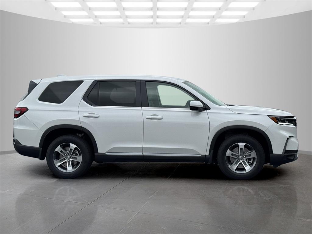 new 2025 Honda Pilot car, priced at $41,405