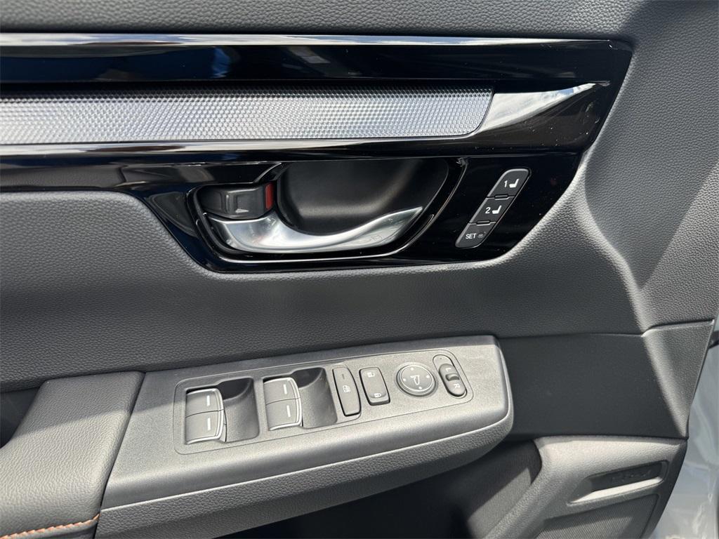 new 2025 Honda CR-V Hybrid car, priced at $39,950