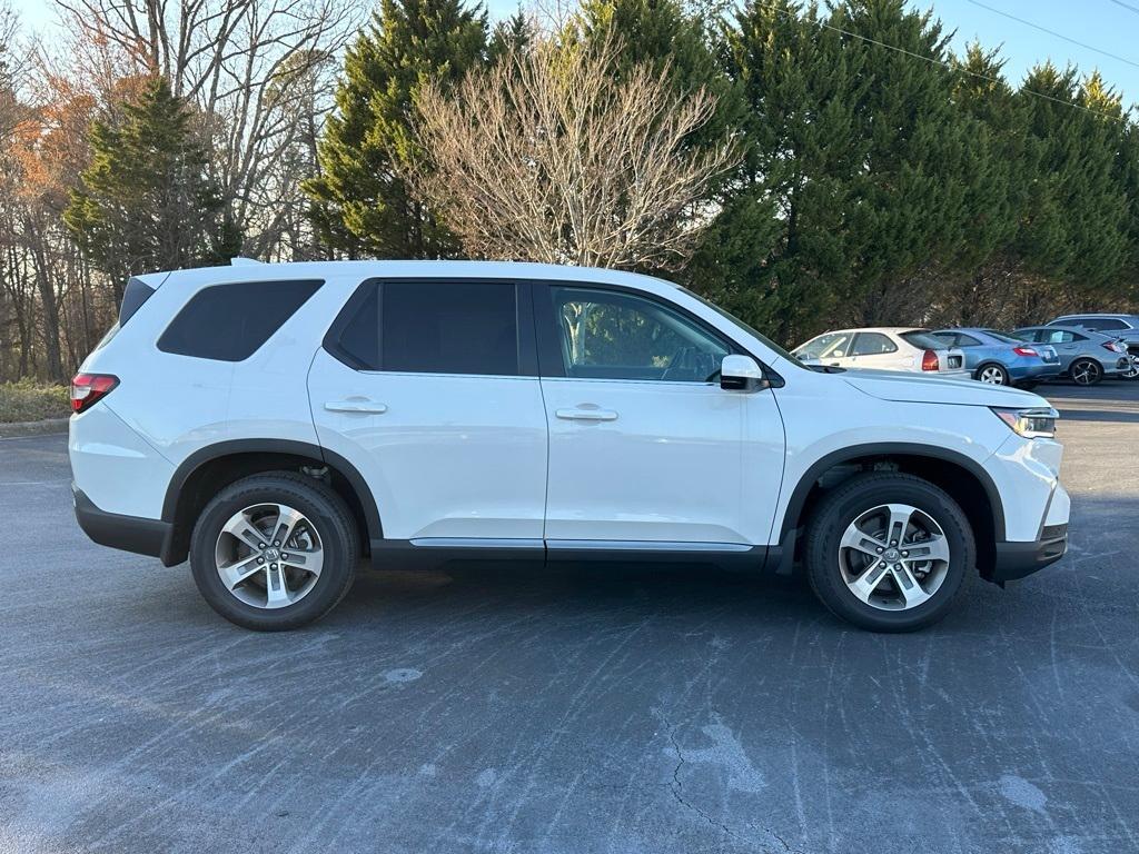 new 2025 Honda Pilot car, priced at $43,450