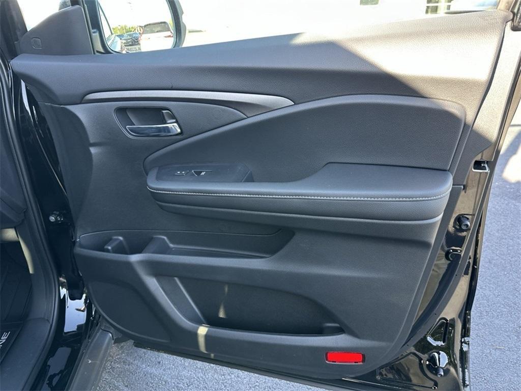 new 2025 Honda Ridgeline car, priced at $39,680