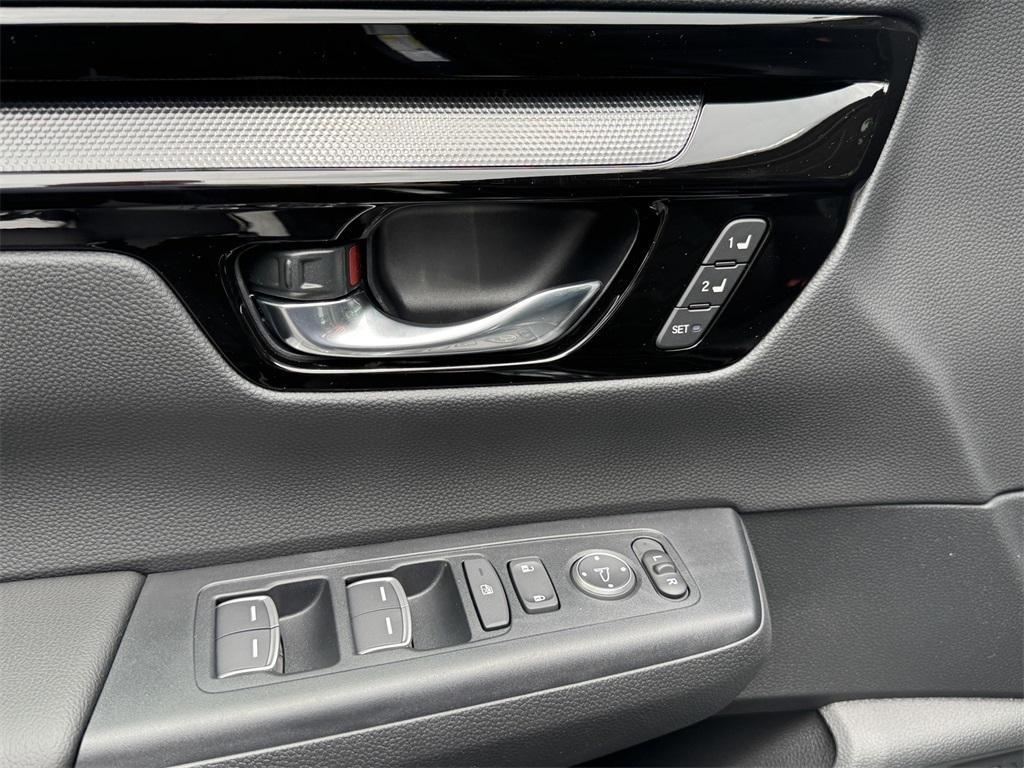 new 2025 Honda CR-V car, priced at $33,895