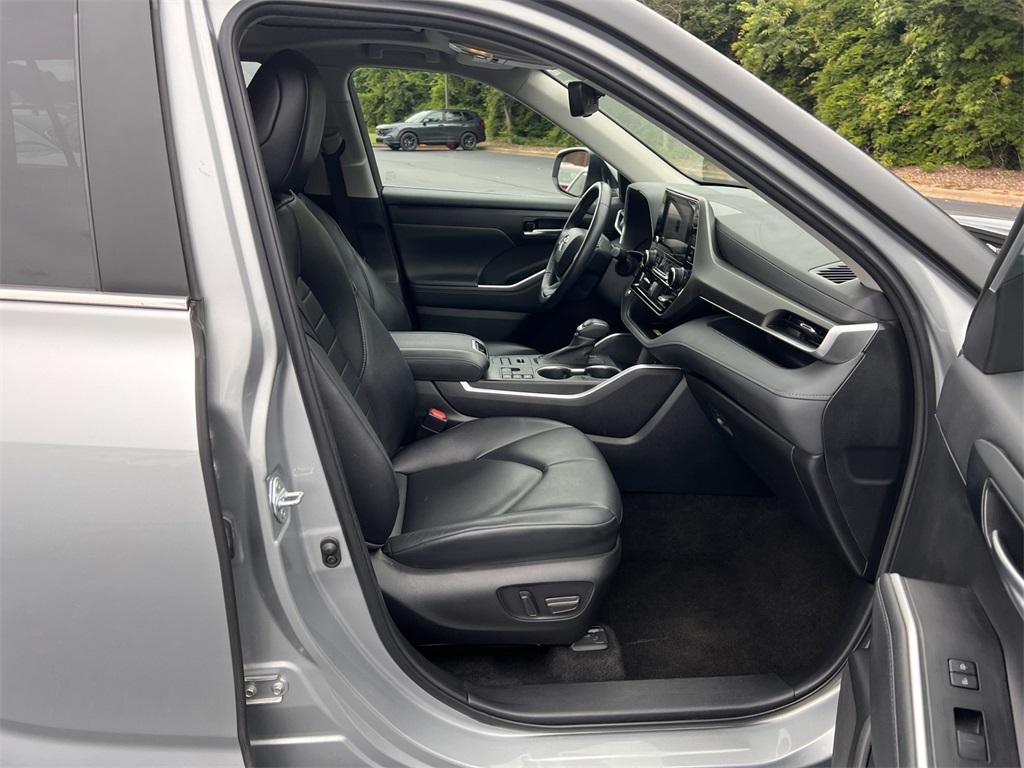 used 2023 Toyota Highlander car, priced at $39,250