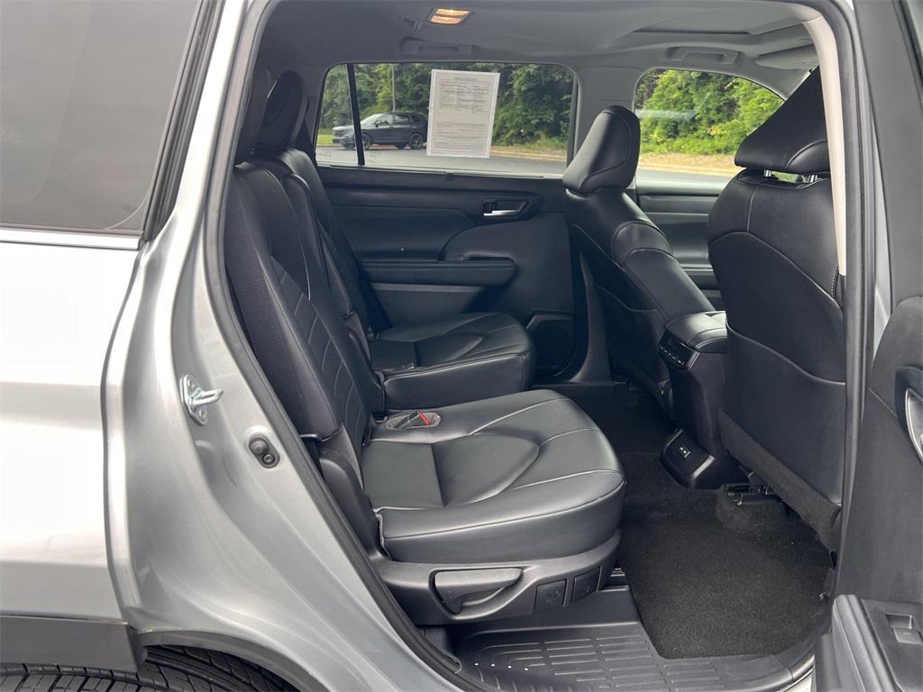 used 2023 Toyota Highlander car, priced at $39,250