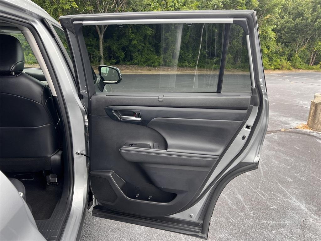 used 2023 Toyota Highlander car, priced at $39,250