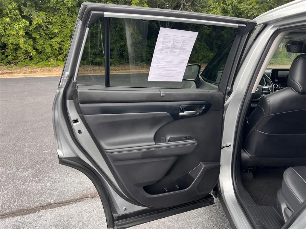 used 2023 Toyota Highlander car, priced at $39,250