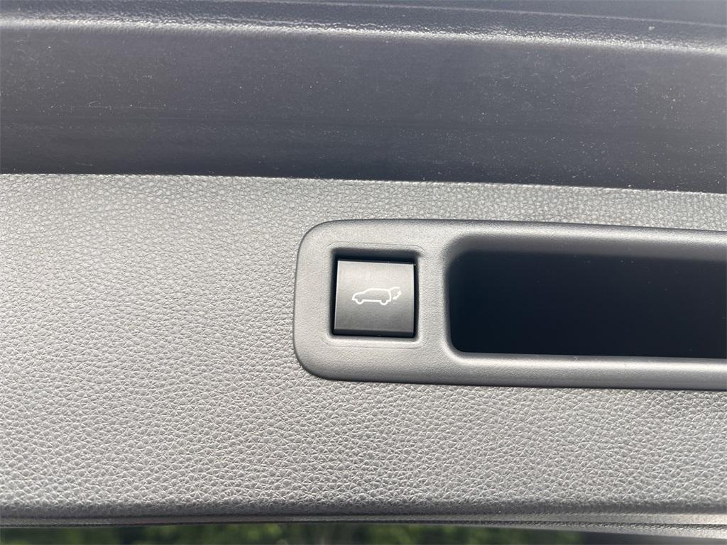 used 2023 Toyota Highlander car, priced at $39,250