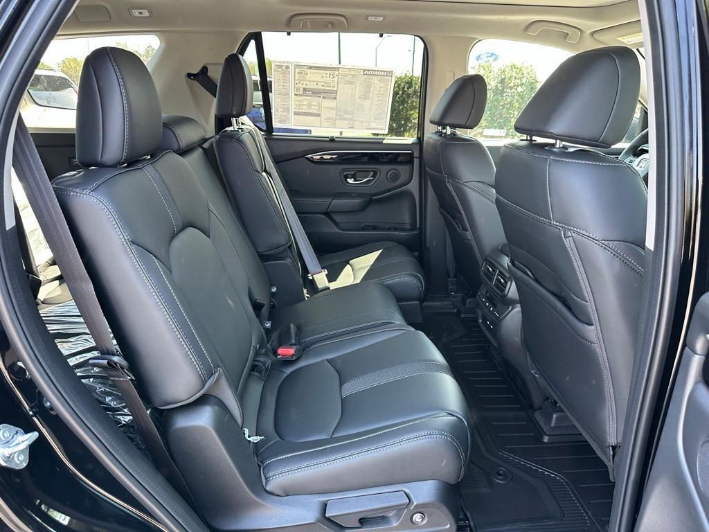 new 2025 Honda Pilot car, priced at $47,050