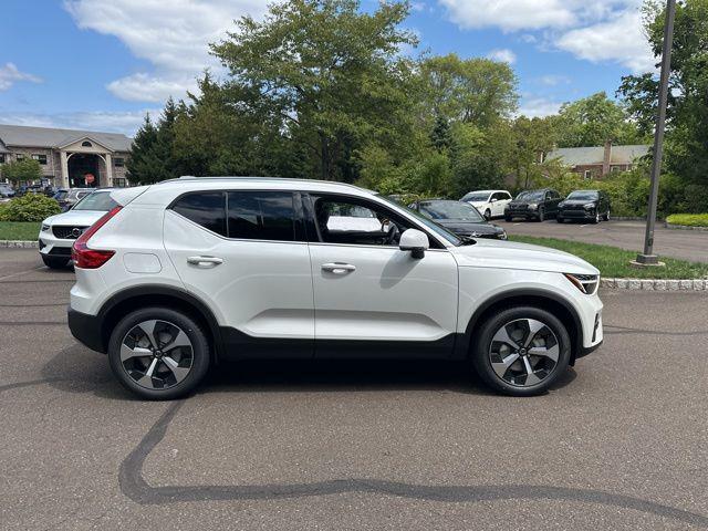 new 2025 Volvo XC40 car, priced at $46,015