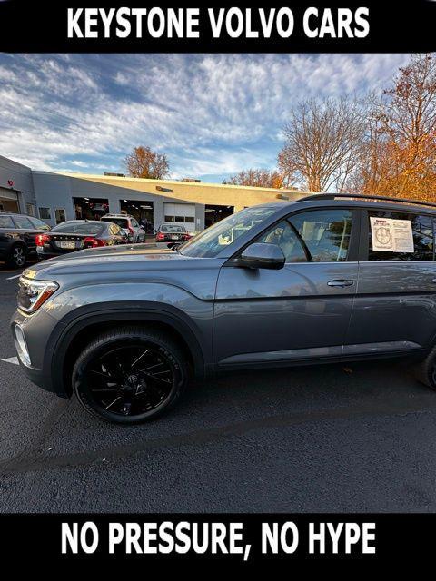 used 2024 Volkswagen Atlas car, priced at $38,949