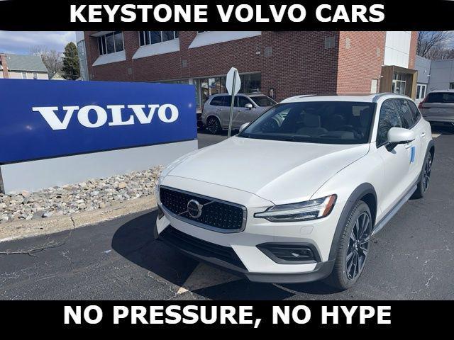 new 2025 Volvo V60 Cross Country car, priced at $58,525