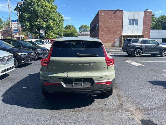 new 2025 Volvo XC40 car, priced at $50,025