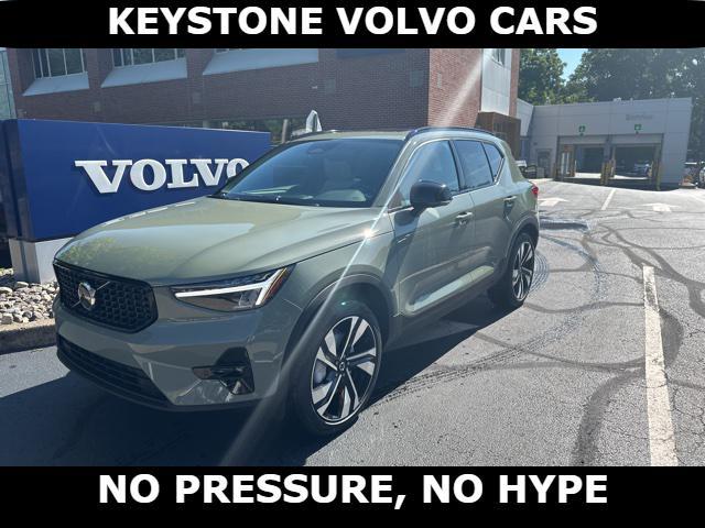 new 2025 Volvo XC40 car, priced at $50,025