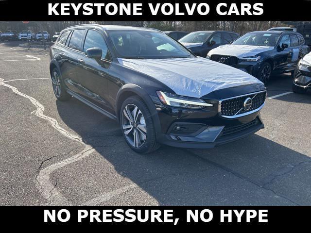 new 2024 Volvo V60 Cross Country car, priced at $55,020