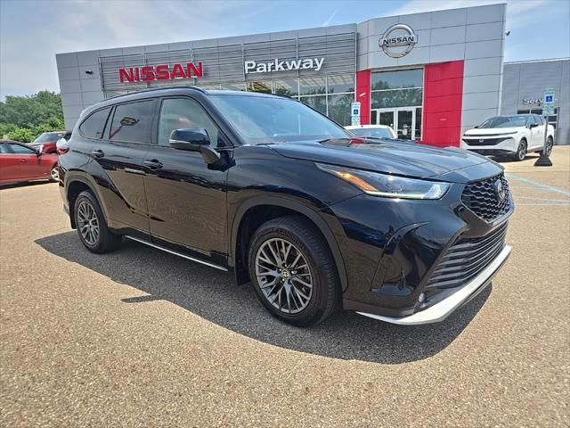 used 2022 Toyota Highlander car, priced at $40,980