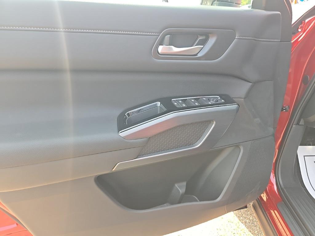 new 2025 Nissan Pathfinder car, priced at $43,973