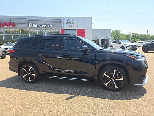 used 2022 Toyota Highlander car, priced at $41,850