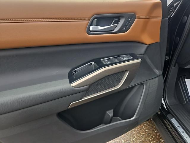 new 2025 Nissan Pathfinder car, priced at $50,125