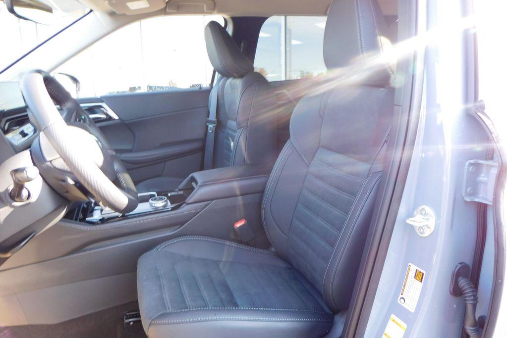 new 2025 Mitsubishi Outlander car, priced at $37,365