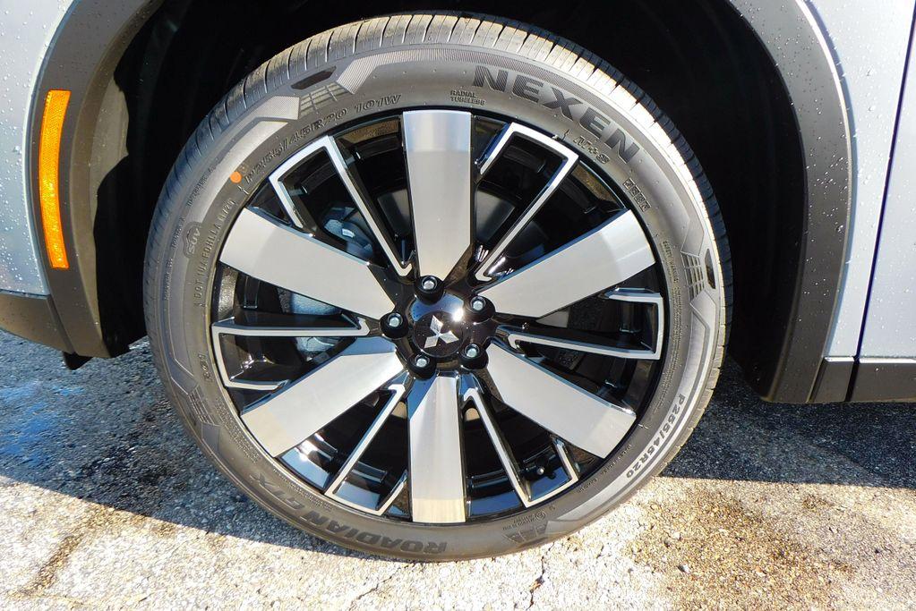 new 2025 Mitsubishi Outlander car, priced at $37,365
