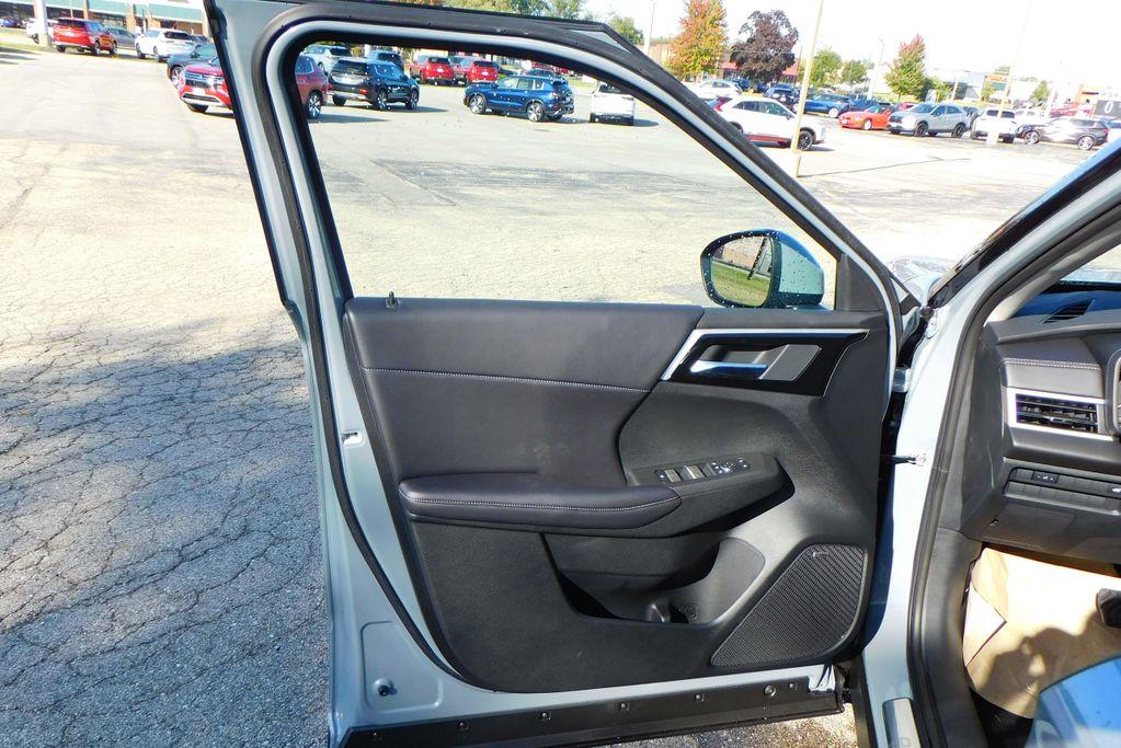 new 2025 Mitsubishi Outlander car, priced at $37,365