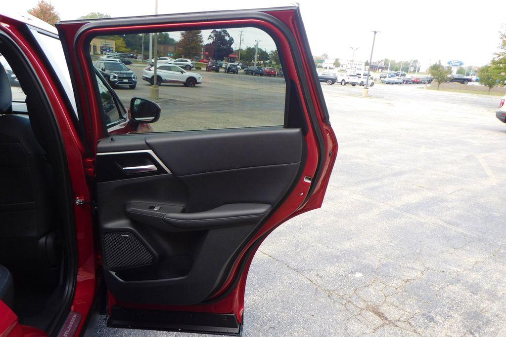 new 2025 Mitsubishi Outlander car, priced at $37,565