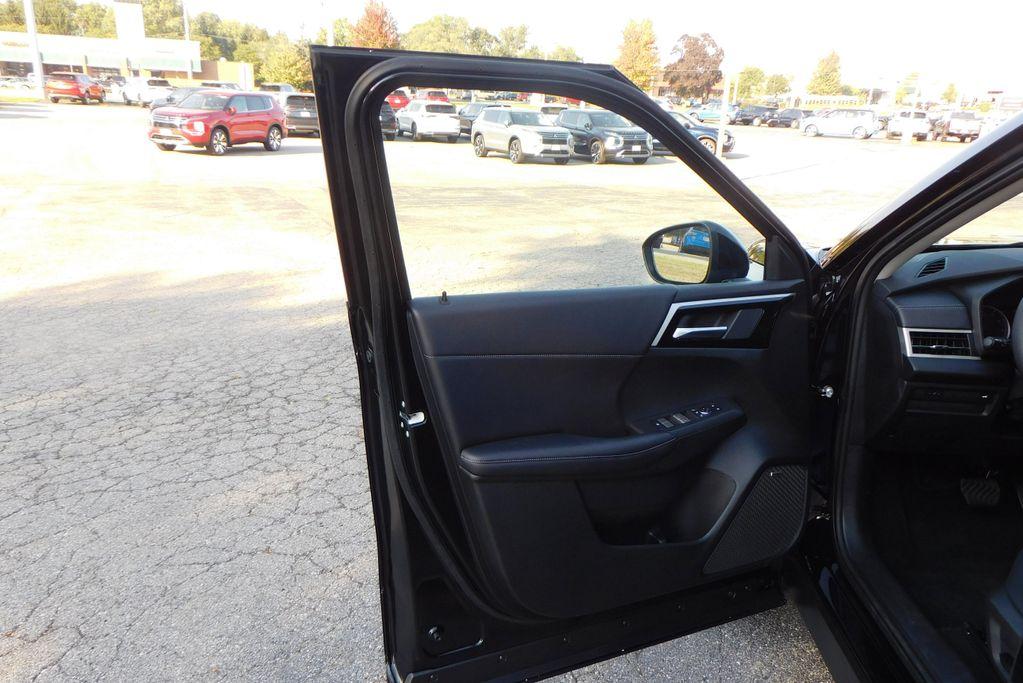 new 2025 Mitsubishi Outlander car, priced at $37,050
