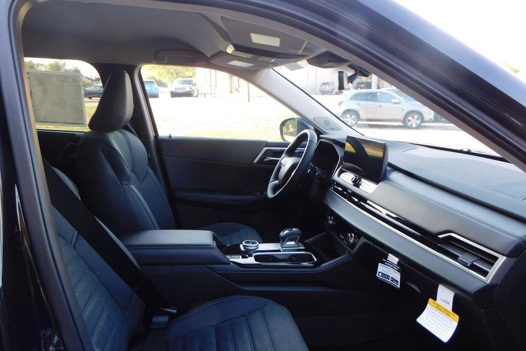 new 2025 Mitsubishi Outlander car, priced at $37,050