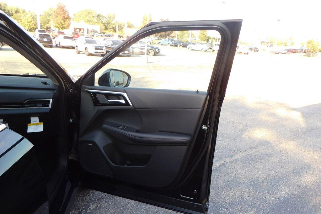 new 2025 Mitsubishi Outlander car, priced at $37,050