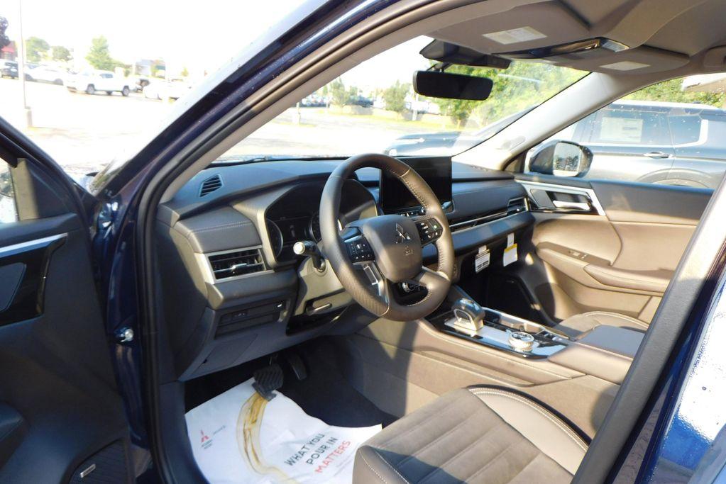 new 2025 Mitsubishi Outlander car, priced at $37,000