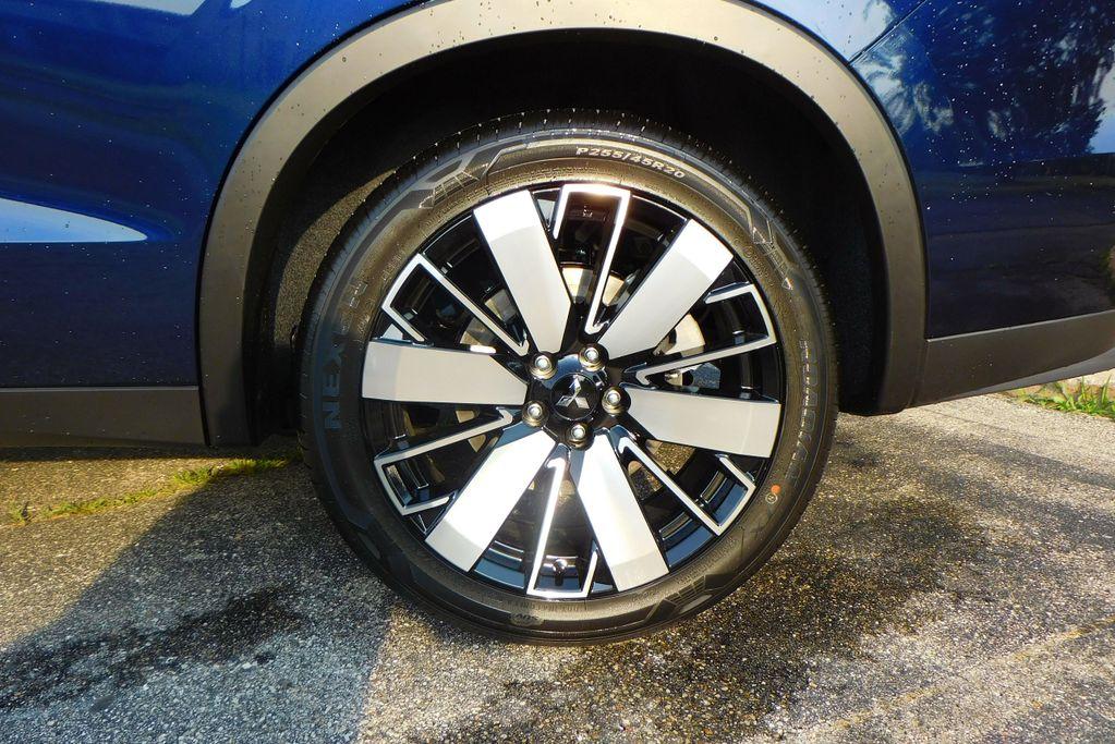 new 2025 Mitsubishi Outlander car, priced at $37,000