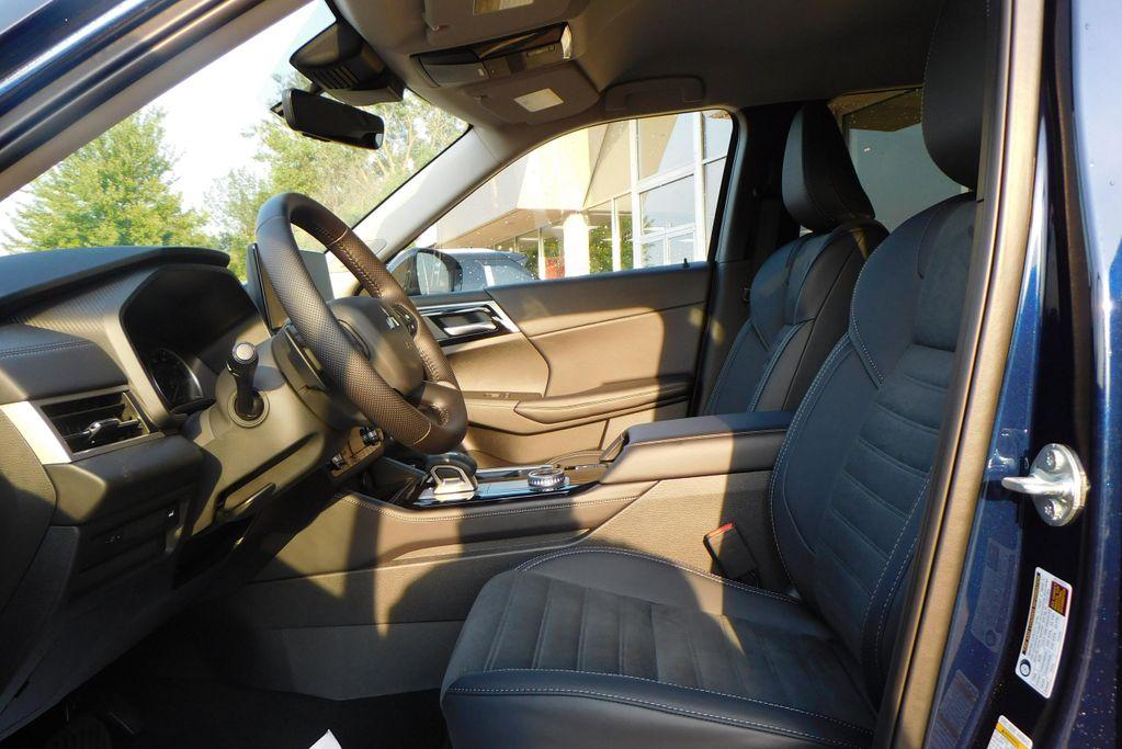 new 2025 Mitsubishi Outlander car, priced at $37,000