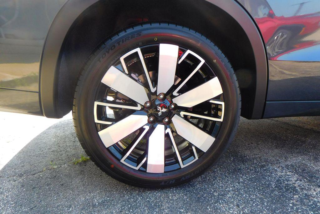 new 2025 Mitsubishi Outlander car, priced at $45,230