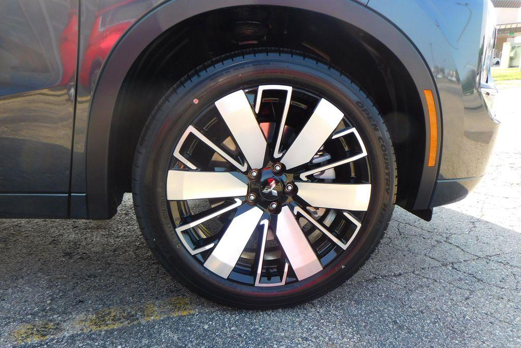 new 2025 Mitsubishi Outlander car, priced at $45,230