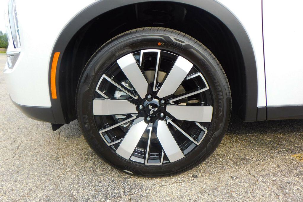 new 2025 Mitsubishi Outlander car, priced at $40,785