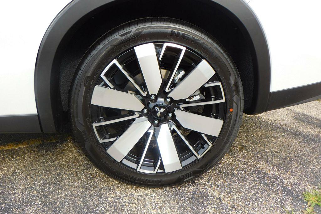 new 2025 Mitsubishi Outlander car, priced at $40,785