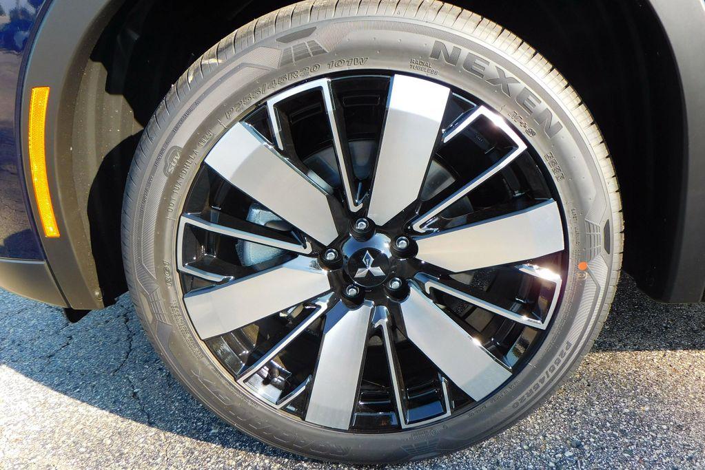 new 2025 Mitsubishi Outlander car, priced at $36,955