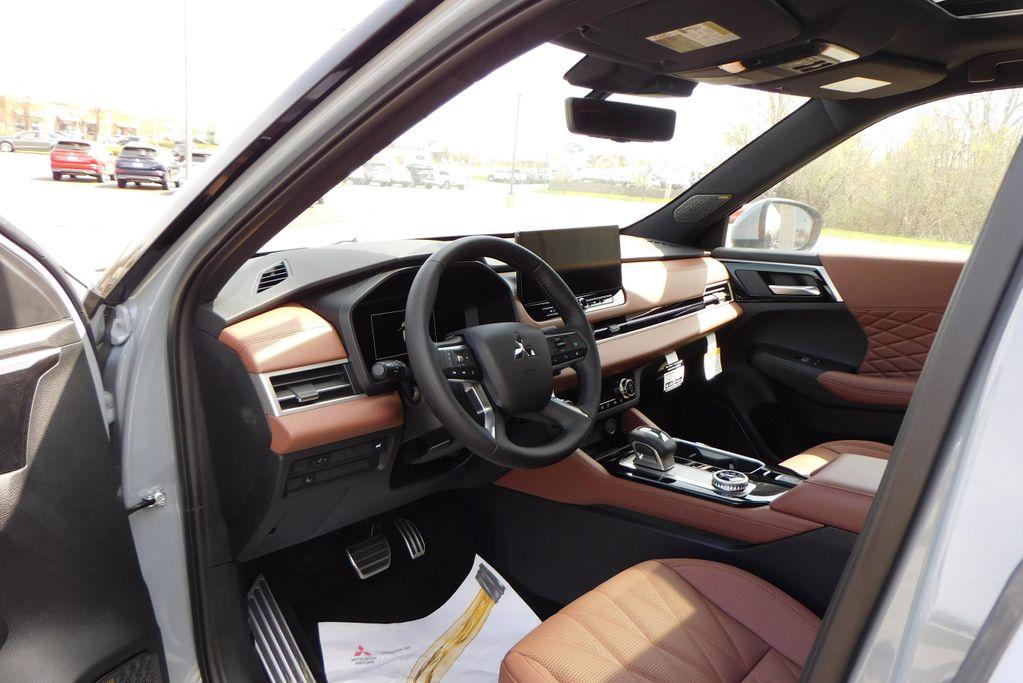 new 2025 Mitsubishi Outlander car, priced at $44,930
