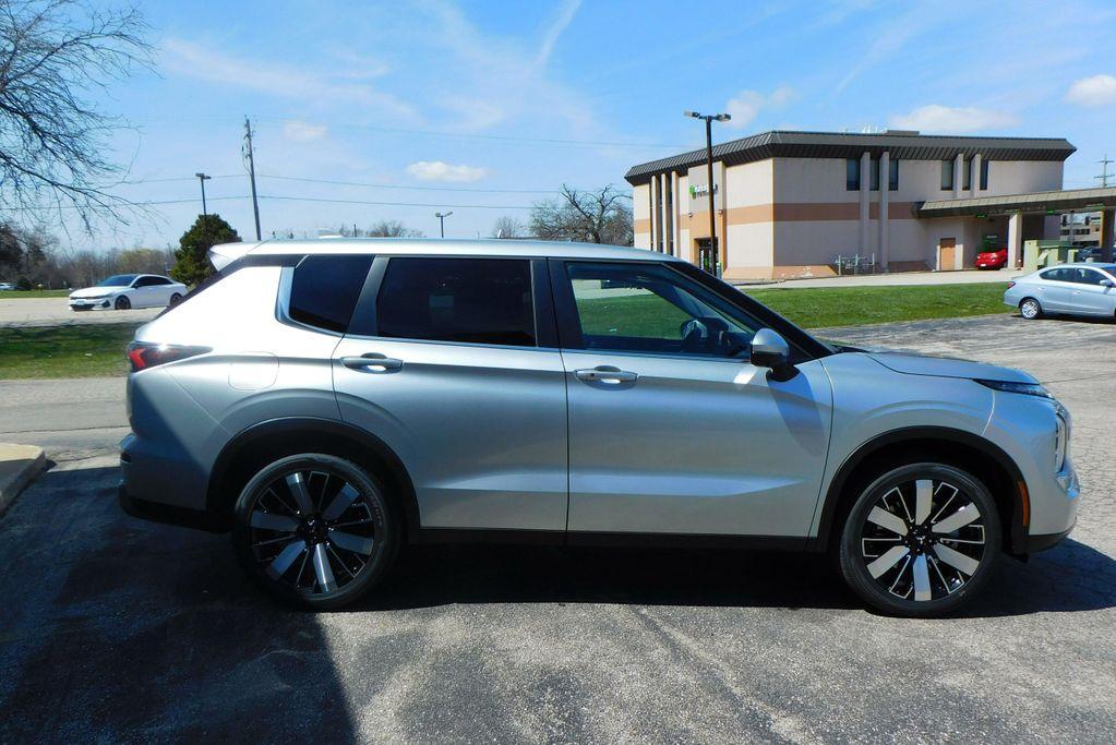 new 2025 Mitsubishi Outlander car, priced at $38,405