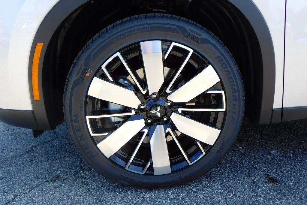 new 2025 Mitsubishi Outlander car, priced at $38,405